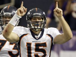 Tim Tebow vuelve a sacar la victoria para Denver en los minutos finales. AP  /