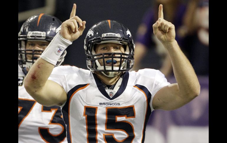 Tim Tebow vuelve a sacar la victoria para Denver en los minutos finales. AP  /