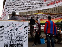 Participantes en las protestas continúan acampados contra el poder militar en la Plaza Tahrir. EFE  /