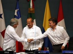 Los mandatarios Sebastián Piñera de Chile, Felipe Calderón de México, y Juan Manuel Santos de Colombia en la cumbre en Mérida. EFE  /