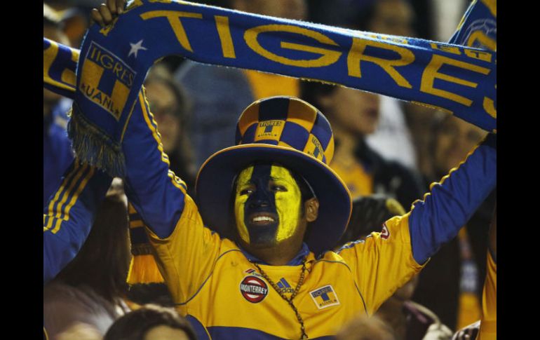 Aficionado festeja el pase de Tigres a la final del Torneo Apertura 2011. REUTERS  /