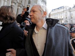 El fundador del portal WikiLeaks, Julian Assange (c), a su llegada al Tribunal Superior de Justicia de Londres. EFE  /