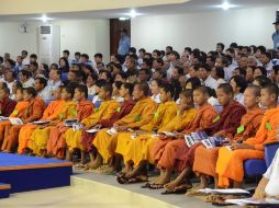 Asistentes al juicio de los miembros del Jemer Rojo en Phnom Penh. EFE  /