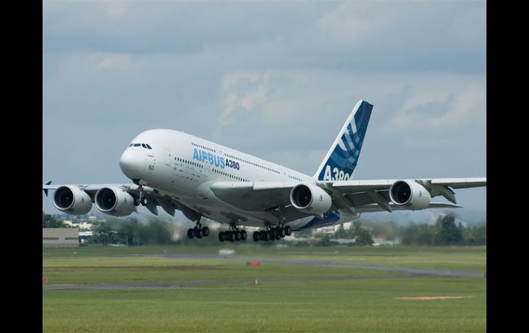 La empresa también recibió 143 anulaciones de pedido, 10 del super Jumbo A380, su mayor avión. ARCHIVO  /