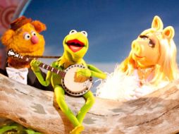 En la película, Los Muppets deben reunir 10 millones de dólares para salvar al teatro donde surgieron. ESPECIAL  /