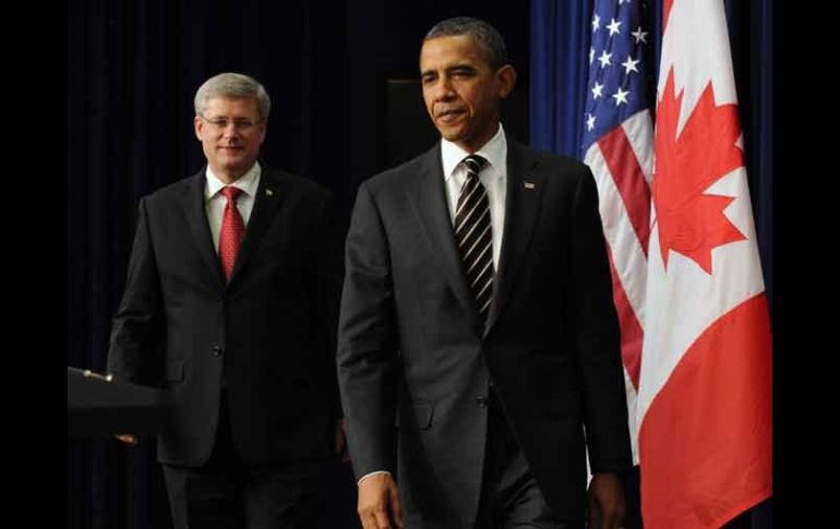 El mandatario estadounidense, Barack Obama, y el primer ministro de Canadá, Stephen Harper, se reunieron en la Casa Blanca. EFE  /