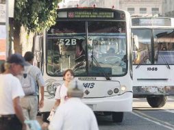 Autoridades prevén que el transporte público utilice gas natural, con la intención de reducir las emisiones contaminantes.  /