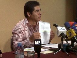 Tatengo presentó ante los medios la resolución del juez sexto de distrito en materia penal.  /