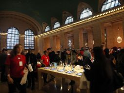 La tienda ocupa la mitad del piso superior del vestíbulo de la estación Grand Central, una de las más transitadas del mundo. AFP  /