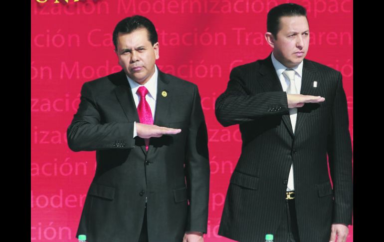 El magistrado Celso Rodríguez, acompañado Salvador Barajas, durante el Informe 2011 del Supremo Tribunal de Justicia.  /