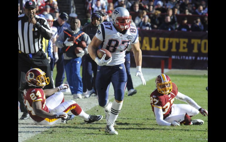 Rob Gronkowski (87) fue la pieza clave de la victoria de los Patriotas. AP  /