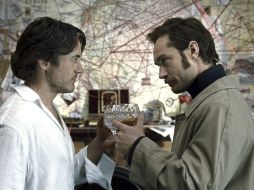 Robert Downey Jr. y Jude Law, que vuelven a encarnar a Sherlock Holmes y el Dr. Watson. EFE  /