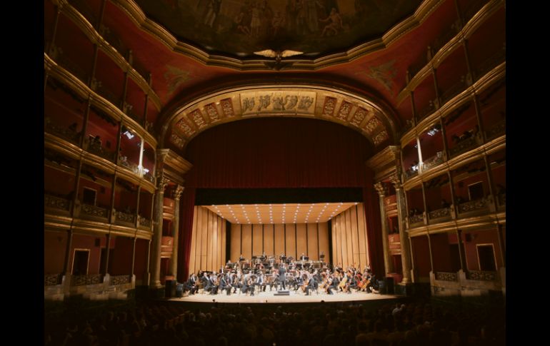 Concierto de la Orquesta Filarmónica de Jalisco, en el Teatro Degollado.  /