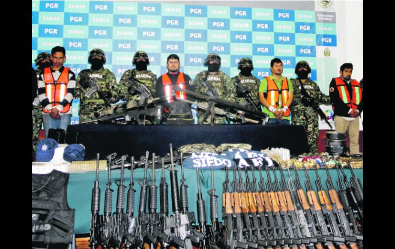 La captura de “El Lucky” (centro) tuvo lugar en la autopista Veracruz-México,  donde los marinos fueron atacados. EL UNIVERSAL  /