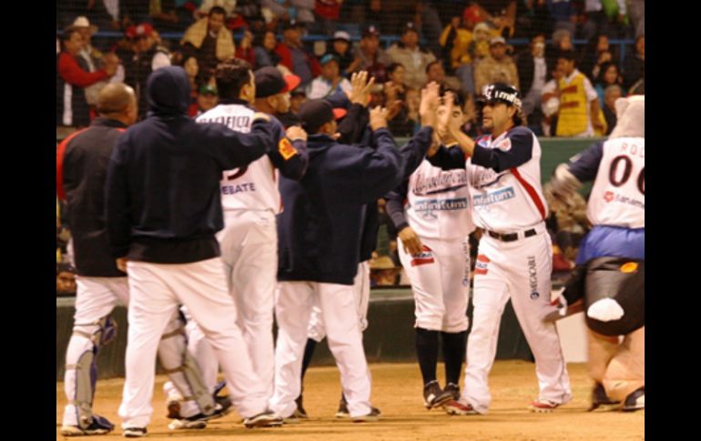 Tras vencer 6-2 a Venados, continúan a la cabeza de la Liga Mexicana de Beisbol del Pacífico. ESPECIAL  /