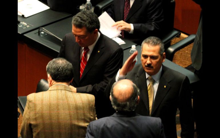 Los senadores Manlio Fabio Beltrones y Pablo Gomez., durante la sesion ordinaria, del Senado. NTX  /