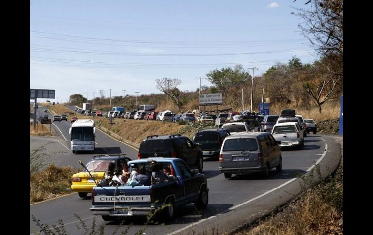 Recomiendan a los conductores mantener una distancia prudente respecto a otros vehículos. ARCHIVO  /