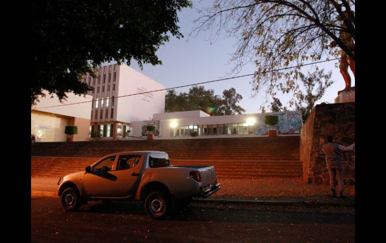 Tras el hallazgo de tres cuerpos en un edificio de la FEG (foto), ven como probable móvil el cobro de derecho de piso.  /