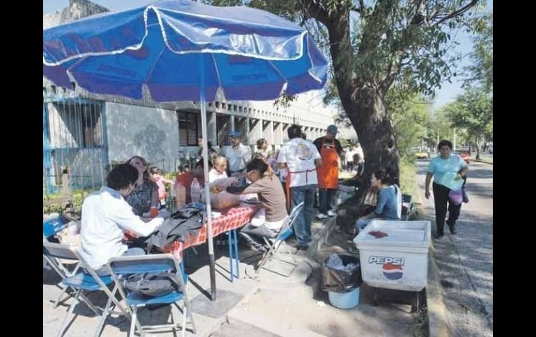 Inspectores reportan que la FEG suplanta a la autoridad en el control de los puestos ambulantes ubicados en la zona de La Normal.  /