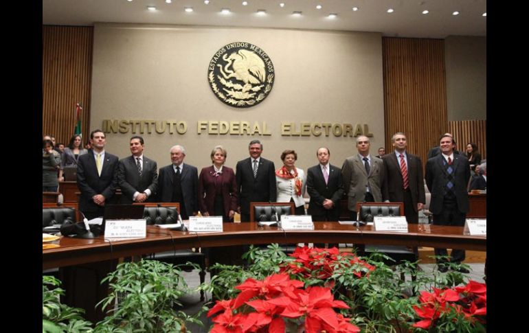 Toma de Protesta de los Consejeros Electorales designados, hoy en las instalaciones del IFE. NOTIMEX  /