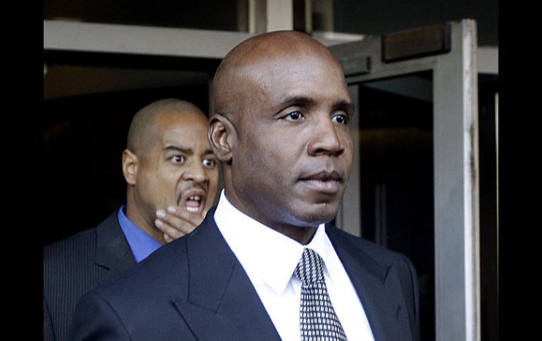 Barry Bonds  sale de un juzgado Federal en San  Francisco. AP  /