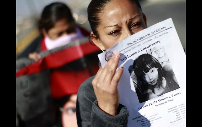 Activistas de las 'Mujeres de Juarez' participaron en la marcha que conmemora el primer año del asesinato de Marisela Escobedo. EFE  /