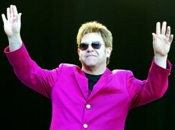 Elton John vendrá acompañado de un grupo de 45 personas que darán forma al espectáculo que presentará en febrero próximo. ESPECIAL  /