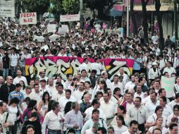 Cinco mil personas partieron hacia el Palacio de Gobierno para exigir justicia por el asesinato de cuatro estudiantes de la prepa 8.  /