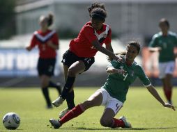 Nichelle Prince de Canadá (I) y Greta Espinosa de México, durante juego amistoso Sub -7 femenil en la ciudad de México. MEXSPORT  /