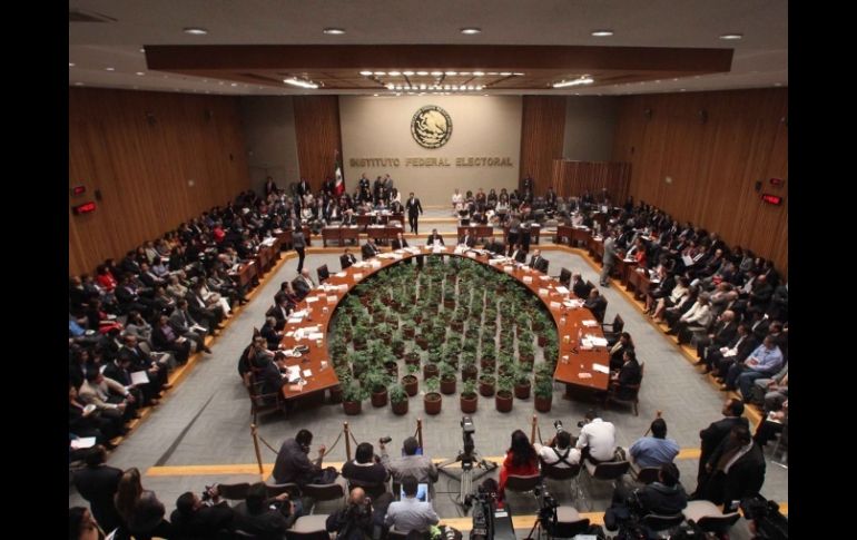 Consejo General del IFE. El instituto asume la administración de los 48 minutos diarios que por ley corresponden al Estado. NTX  /