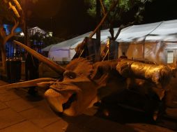 Uno de los dinosaurios que serán exhibidos en los próximos días en la carpa situada en Plaza Liberación.  /