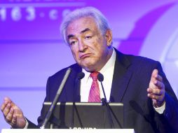 El ex director gerente del FMI,  Dominique Strauss-Kahn, da un discurso durante su participación en un foro económico en Pekín. EFE  /