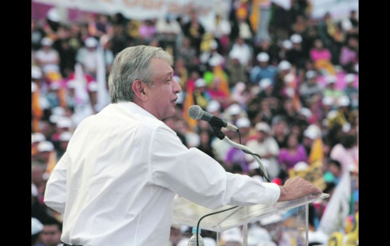 Andrés Manuel López Obrador durante un mitin. Hoy continúa su recorrido por el Distrito Federal. REUTERS  /