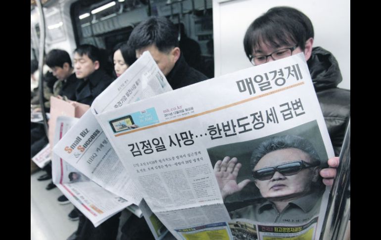 El fallecimiento del líder norcoreano fue el tema destacado en las portadas de los diarios. AP  /