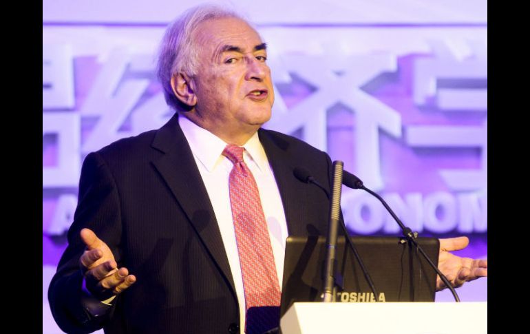 Strauss-Kahn declaró respecto a la zona euro que 'la balsa salvavidas no era suficientemente sólida'. EFE  /