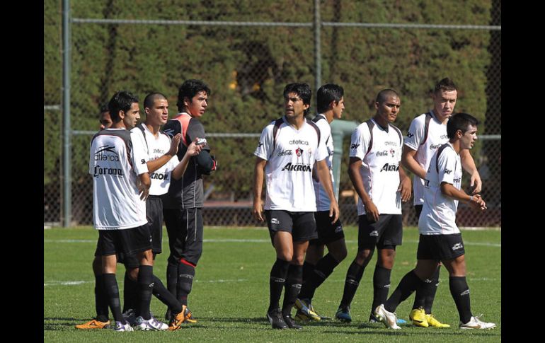 Los jugadores del Atlas durante un entrenamiento del equipo.  /