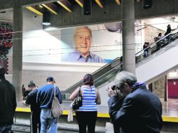 Publicidad del aspirante a la candidatura del PAN, Fernando Guzmán Pérez Peláez, instalada en la estación Juárez del Tren Ligero.  /