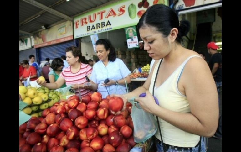 Advierten que la incertidumbre y volatilidad mundial tendrán efectos negativos en la economía local. ARCHIVO  /