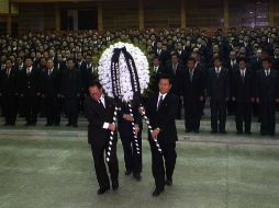 El homenaje al fallecido líder Kim Jong II era un acto de 'protocolo' a solicitud de Corea del Norte. AP  /