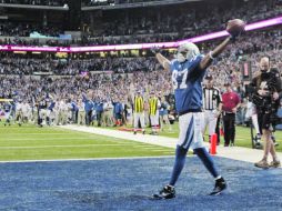 El receptor abierto de Indianápolis, Reggie Wayne, celebra la anotación del touchdown que le dio la victoria a Potros. AP  /