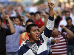 Ayer 22 de diciembre estudiantes normalistas marcharon en el DF para exigir justicia y rapidez en la investigación. AP  /