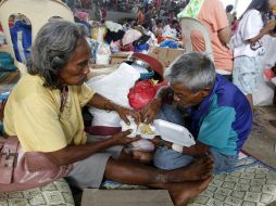 Las inundaciones también dejaron sin hogar a 674 mil 472 personas en Filipinas. EFE  /