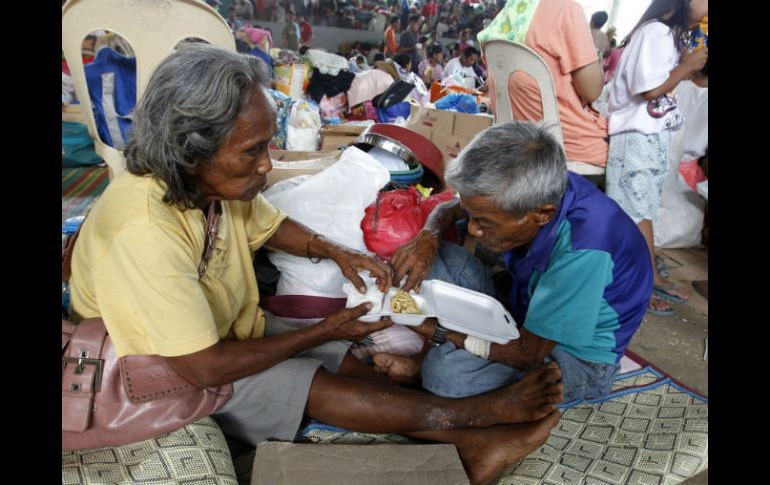 Las inundaciones también dejaron sin hogar a 674 mil 472 personas en Filipinas. EFE  /