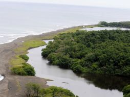 Vista aérea del río San Juan, afluente que marca la línea fronteriza entre Nicaragüa y Costa Rica. EFE  /