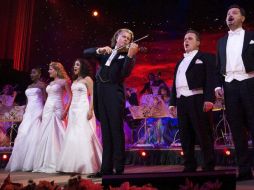 A las 22:00 horsa transmitirán especial con el violinista André Rieu quien presenta 'Navidad alrededor del mundo'. ARCHIVO  /