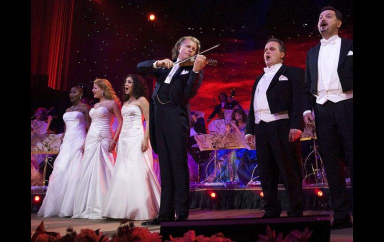 A las 22:00 horsa transmitirán especial con el violinista André Rieu quien presenta 'Navidad alrededor del mundo'. ARCHIVO  /