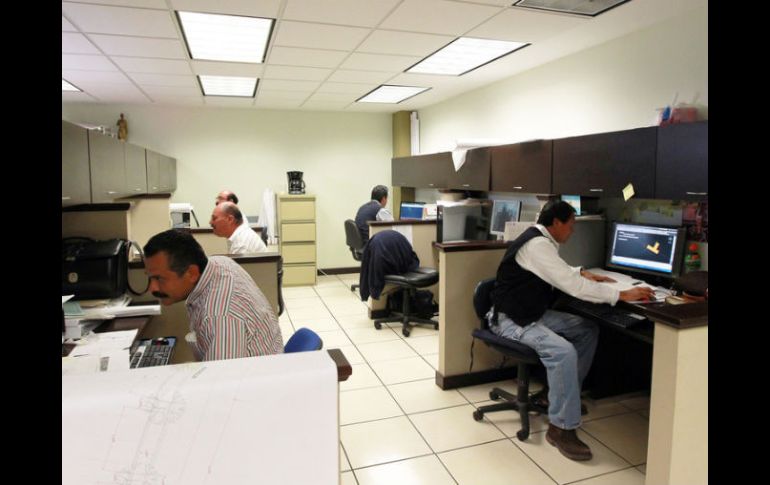 Empleados laborarán durante el período festivo para concluir pendientes de trabajo. ARCHIVO  /