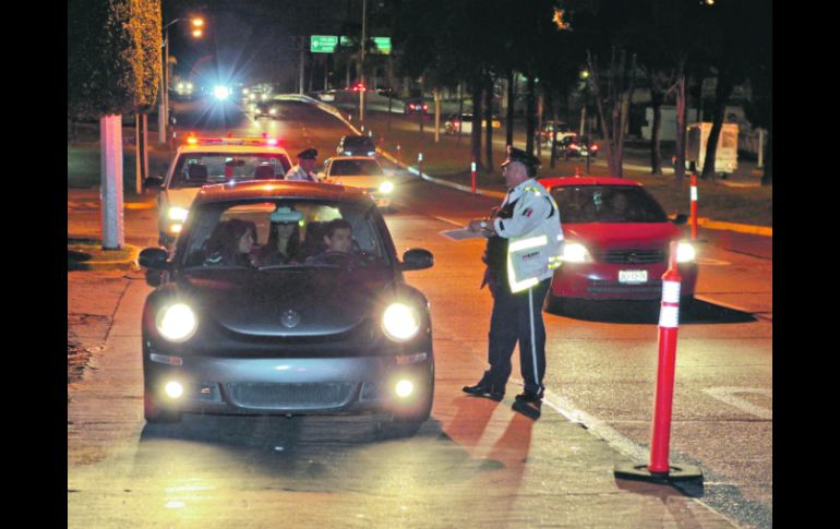 Durante festejos navideños, la combinación alcohol-volante aumenta 50% los accidentes viales.  /