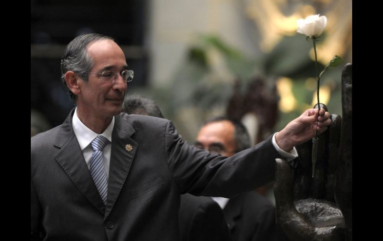 El presidente de Guatemala, Álvaro Colom, en el Palacio Nacional de Ciudad de Guatemala. EFE  /