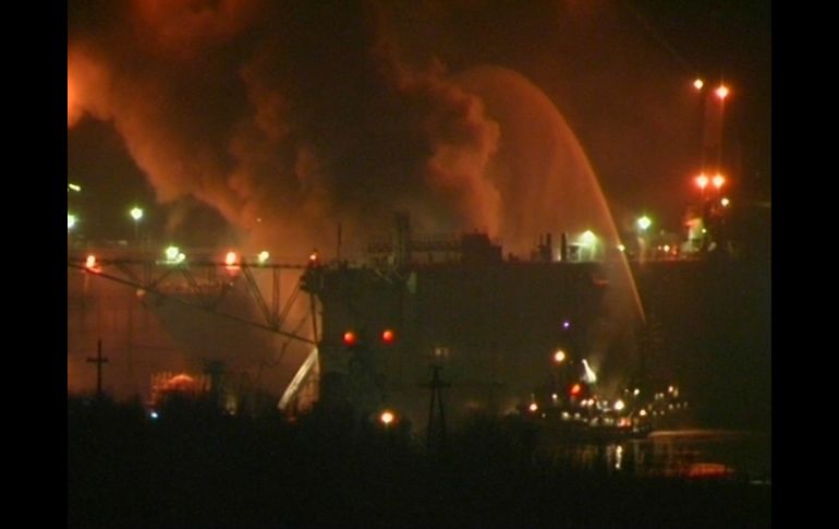 El incendio en el muelle de Roslyakovo, habría comenzado cuando los andamios de madera se incendiaron. REUTERS  /